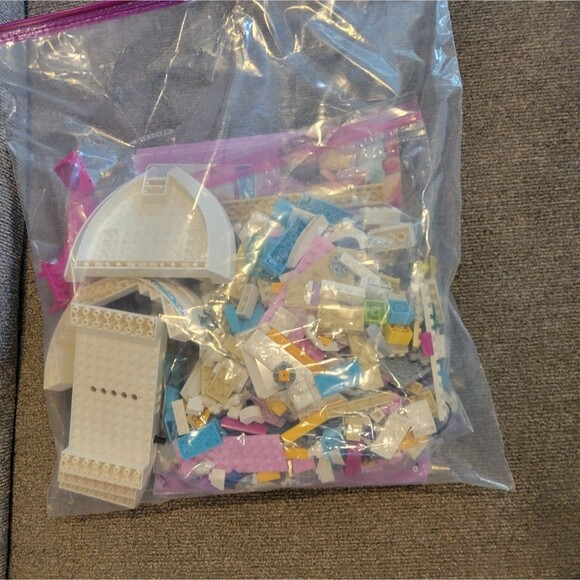 Lego Friends 41015 Dolphin Cruiser 612 pieces ages 7-12 Instructions included - Picture 5 of 9